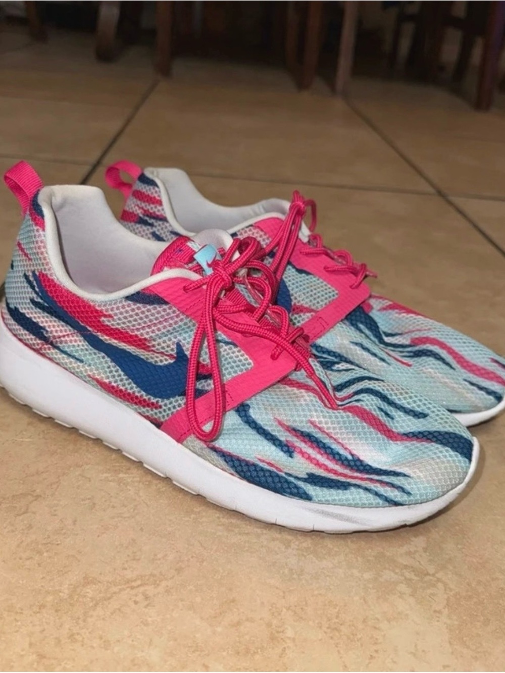 Nike Girls Size 7Y Pink & Blue Patterned Shoes